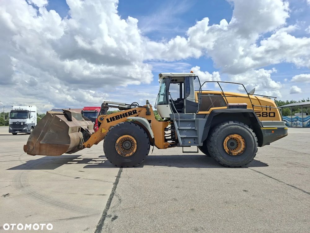 Liebherr L580 - 2