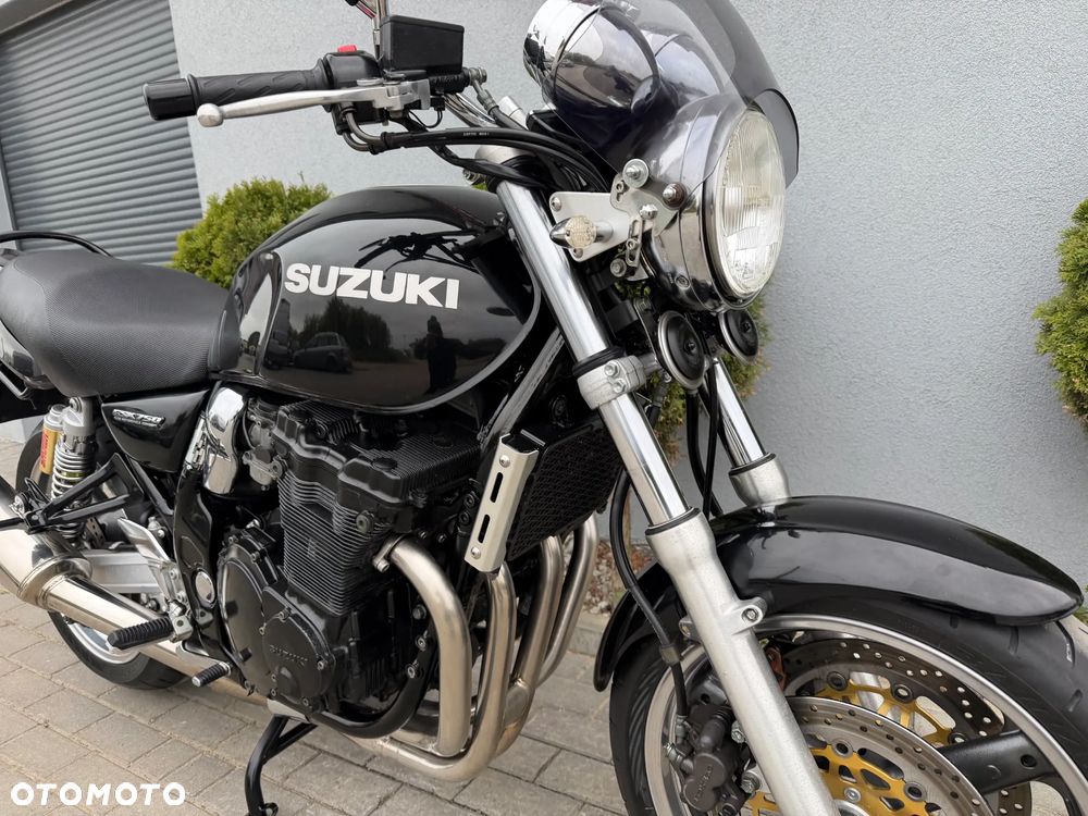 Suzuki GSX - 11