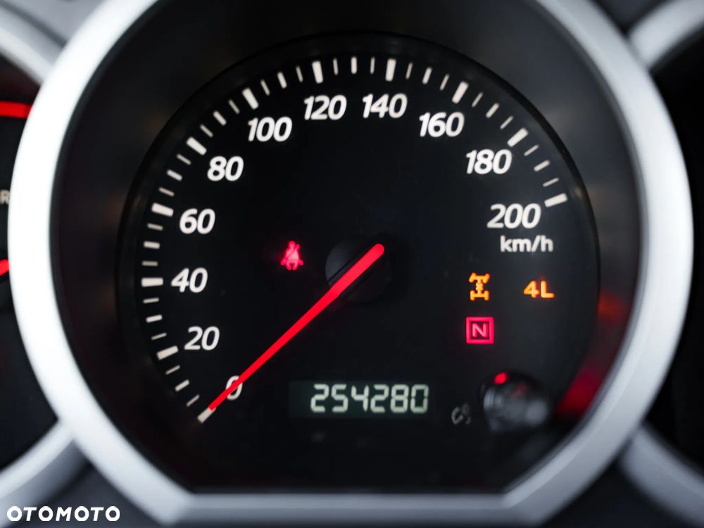 Suzuki Grand Vitara 1.9 DDiS Comfort + DPF Family - 25