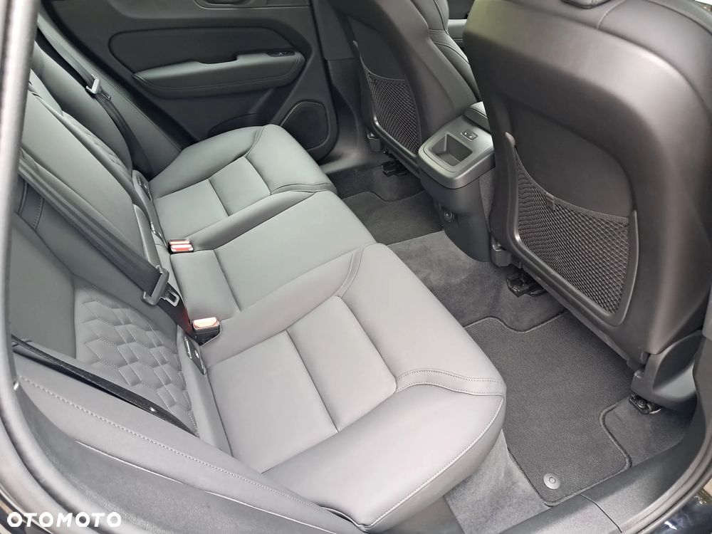 Volvo XC 60 B5 B AWD Plus Dark - 21