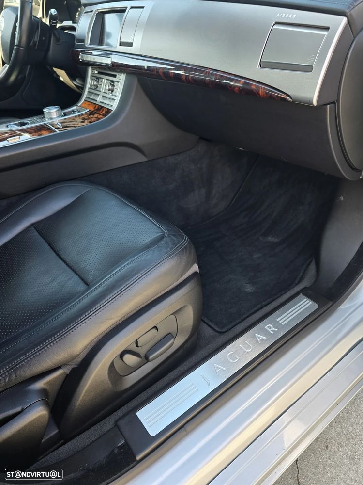 Jaguar XF 3.0 D V6 S Premium Luxury - 11