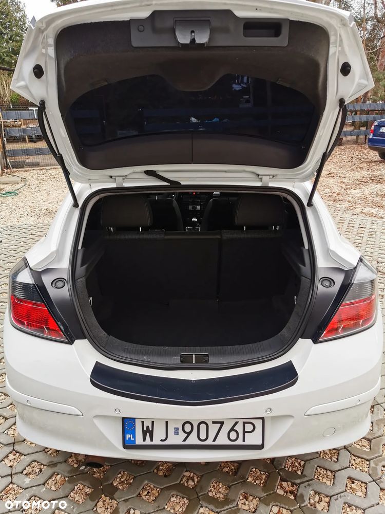 Opel Astra 1.6 Black&White - 23