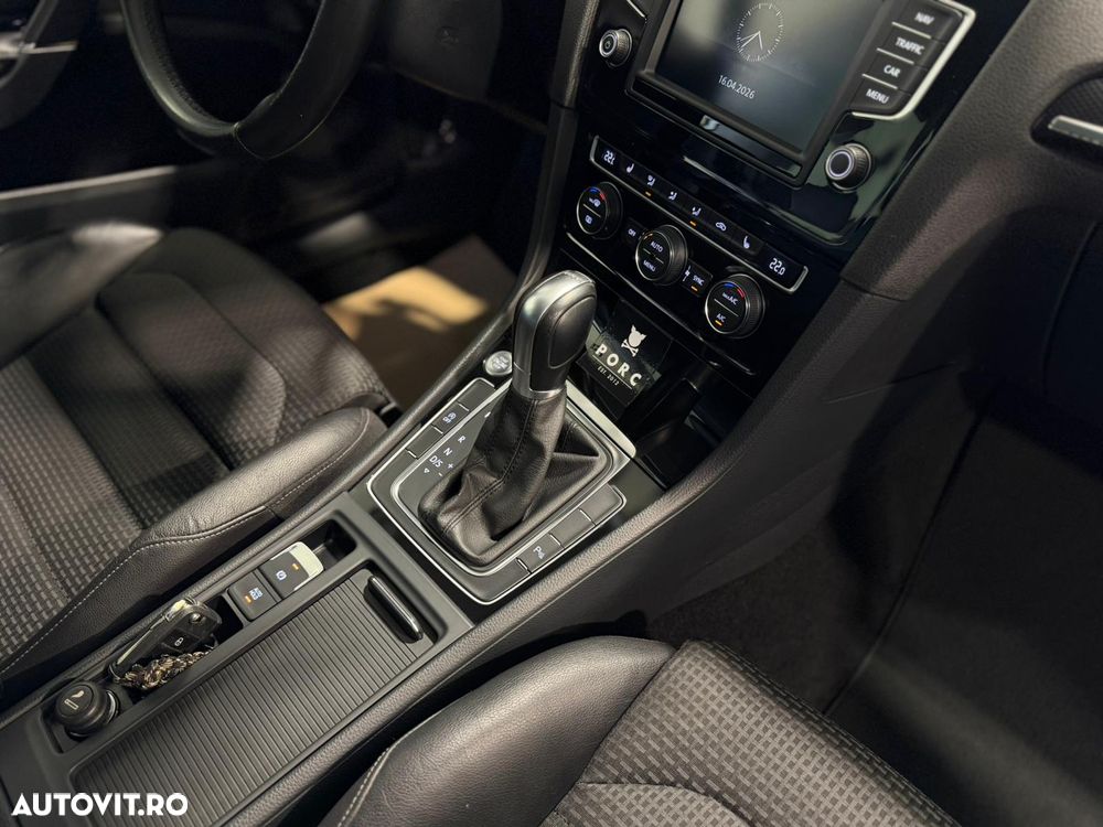 Volkswagen Golf - 10