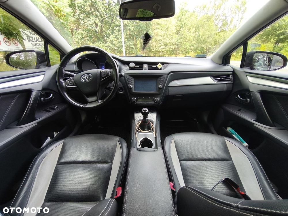 Toyota Avensis 1.8 Premium - 9