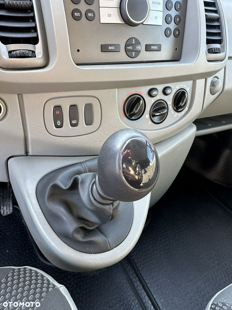 Opel Vivaro - 24