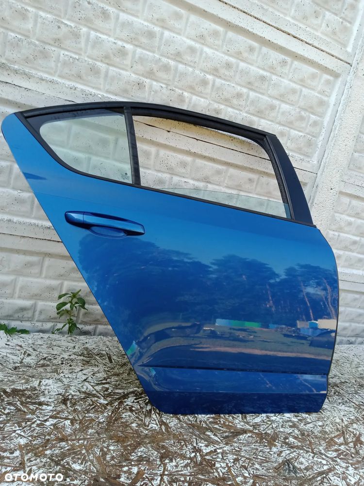 DRZWI PRAWE TYŁ SKODA OCTAVIA III SEDAN LF5W 13-