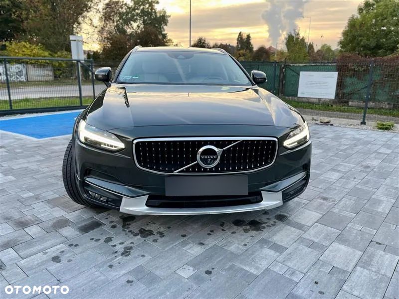 Volvo V90 Cross Country - 13