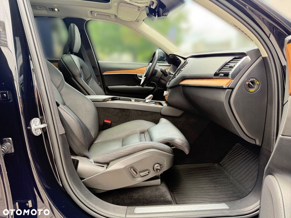 Volvo XC 90 - 25