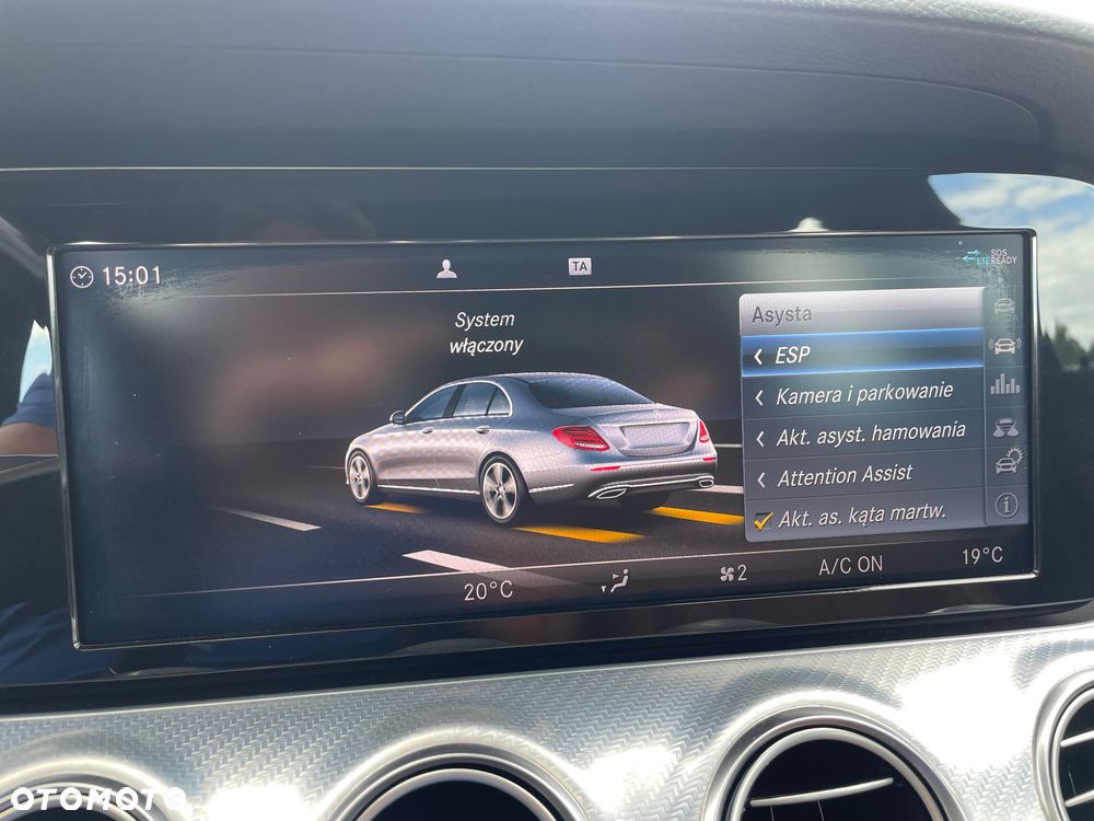 Mercedes-Benz Klasa E 200 4Matic 9G-TRONIC - 35