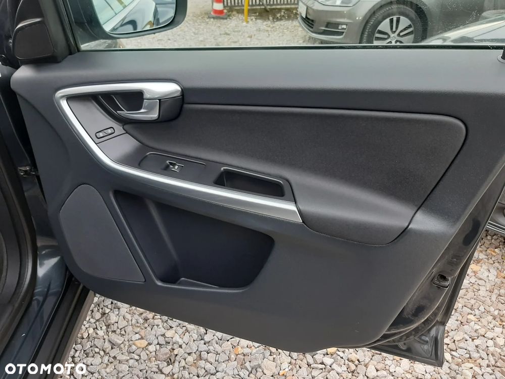 Volvo XC 60 D3 Geartronic Momentum - 21