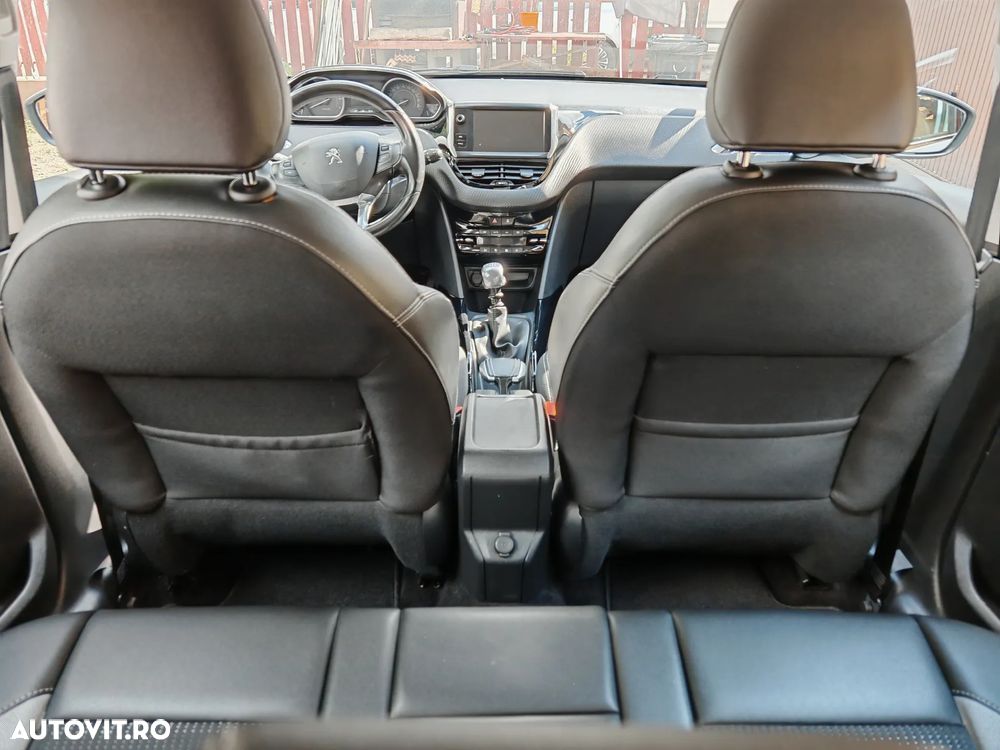 Peugeot 2008 1.2 L PureTech STT Allure - 9