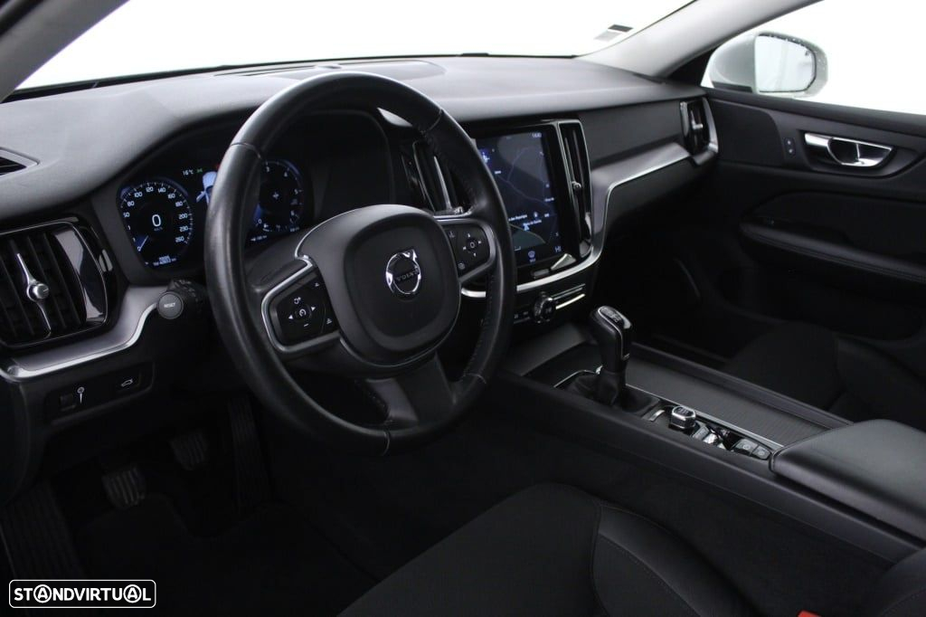 Volvo V60 2.0 D3 Momentum Plus - 22