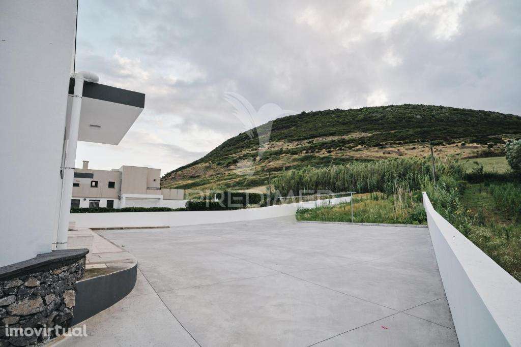 Prédio Moderno com 4 Apartamentos T1 Equipados – Centro da Vila das... - Grande imagem: 5/28