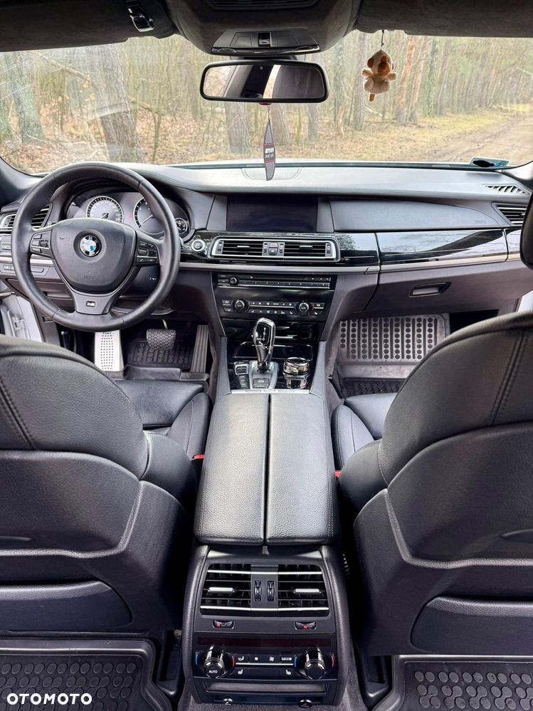 BMW Seria 7 750i xDrive - 2