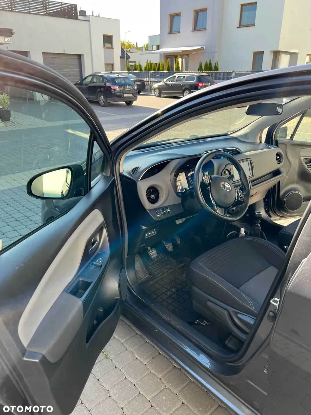 Toyota Yaris 1.5 Premium - 14