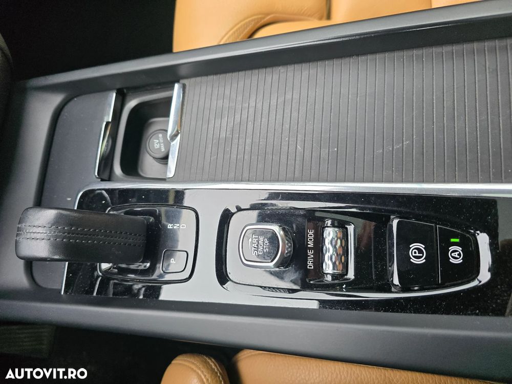 Volvo XC 60 T8 Twin Engine AWD Geartronic Momentum - 20