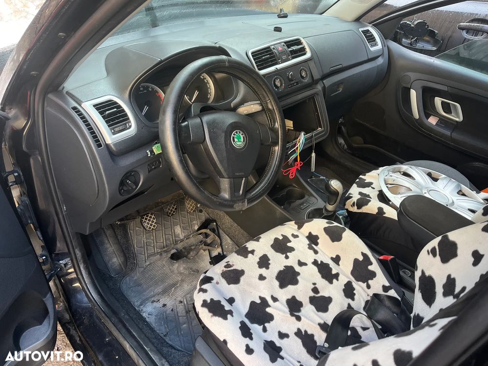 Dezmembrez Skoda Fabia 2 negru 2007 benzina - 3