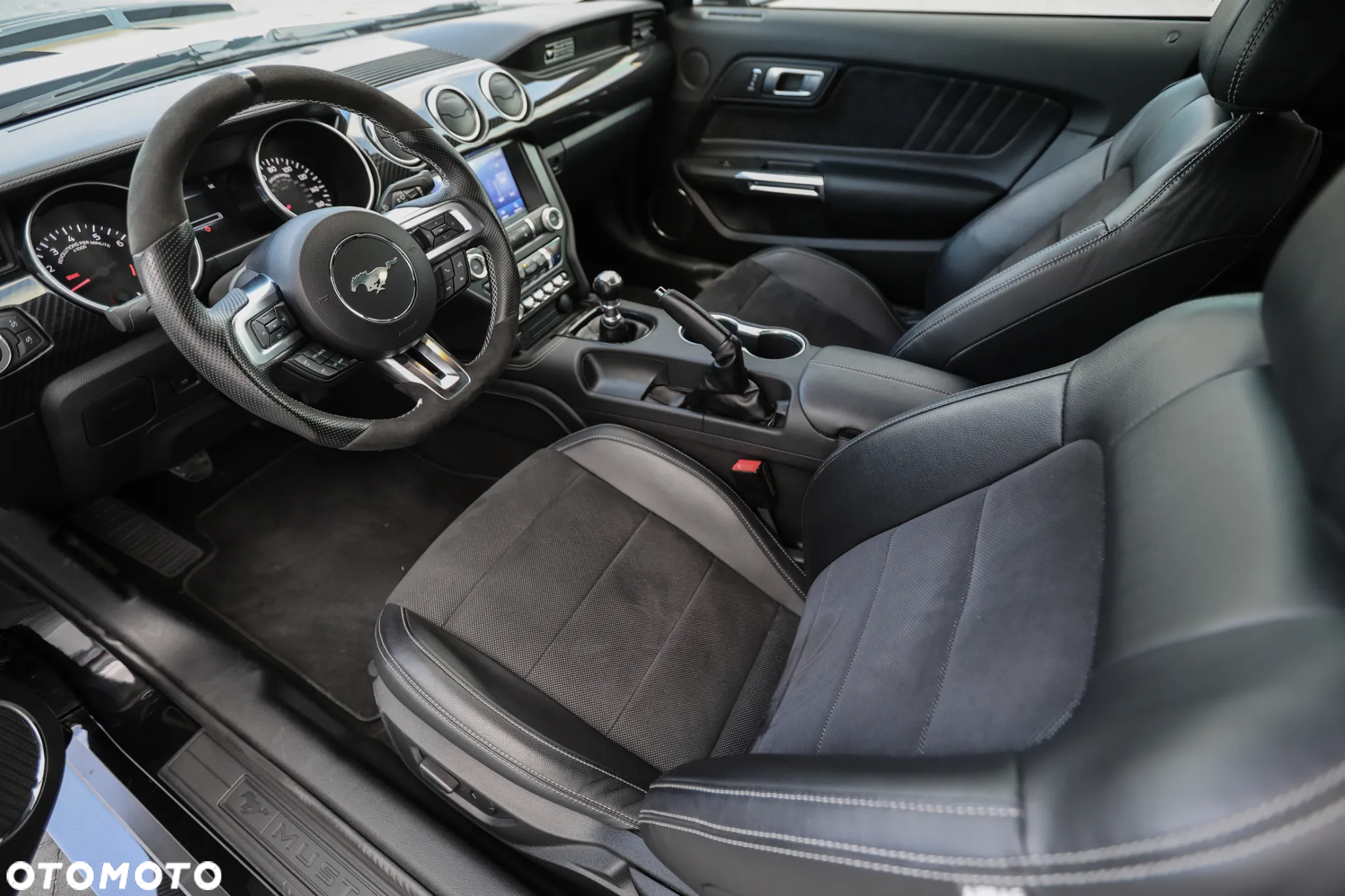Ford Mustang 5.0 V8 GT - 27