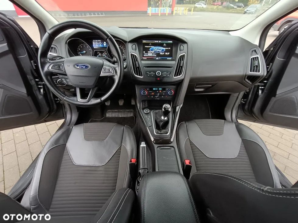Ford Focus 1.0 EcoBoost Titanium - 10