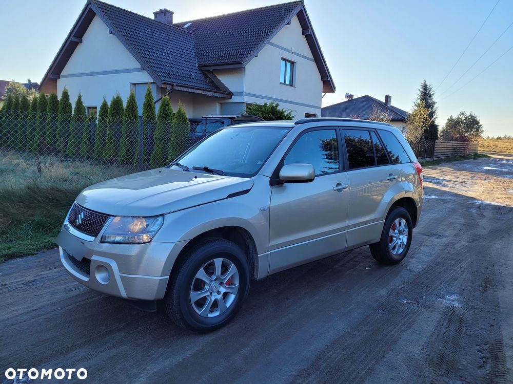 Suzuki Grand Vitara 2.0 De luxe - 2