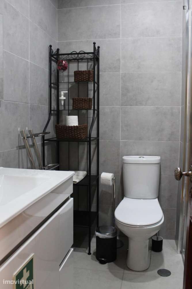 Quarto - localizado em Santa Marinha Porto - Grande imagem: 4/21