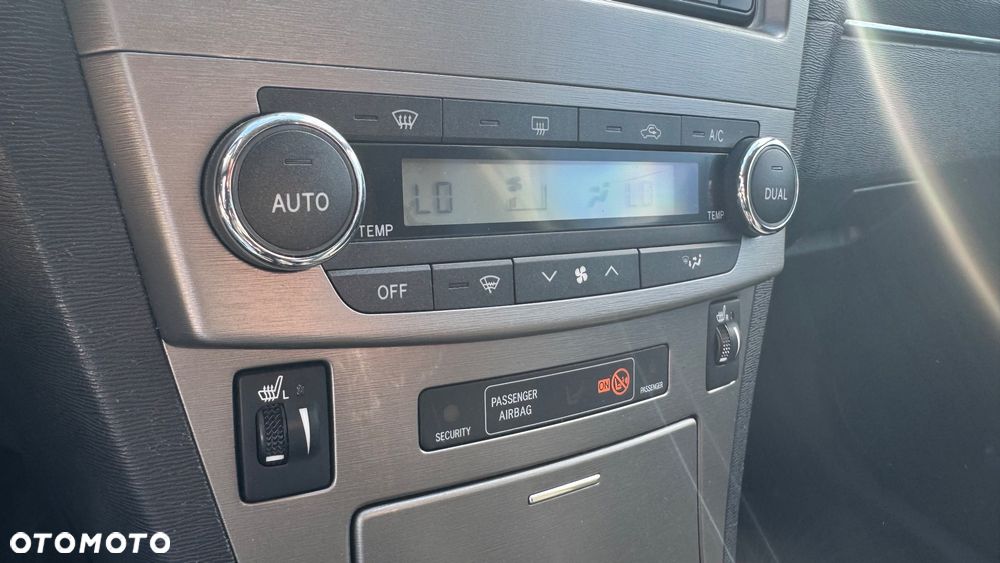 Toyota Avensis 1.8 Sol NAVI - 37