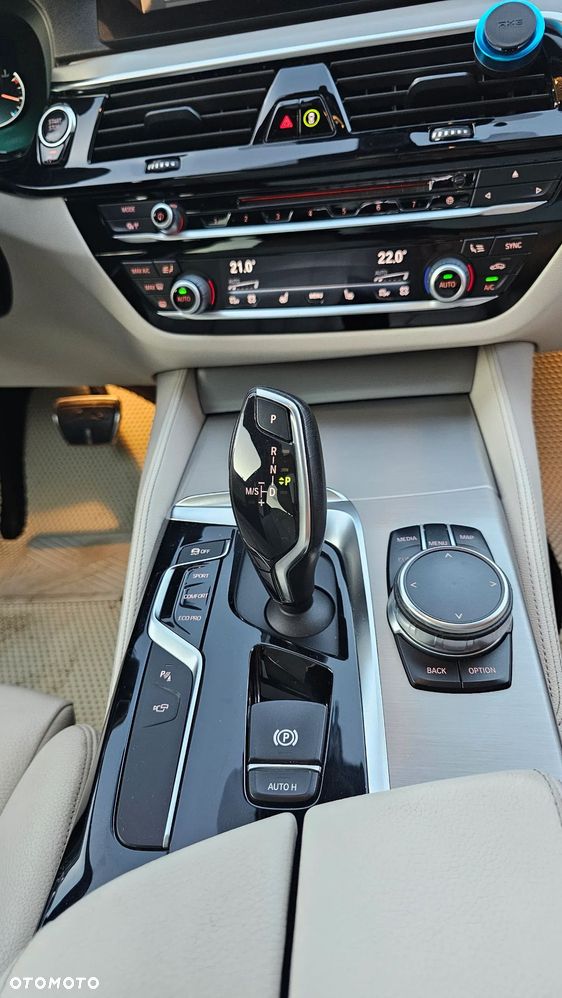 BMW Seria 5 520d xDrive - 17