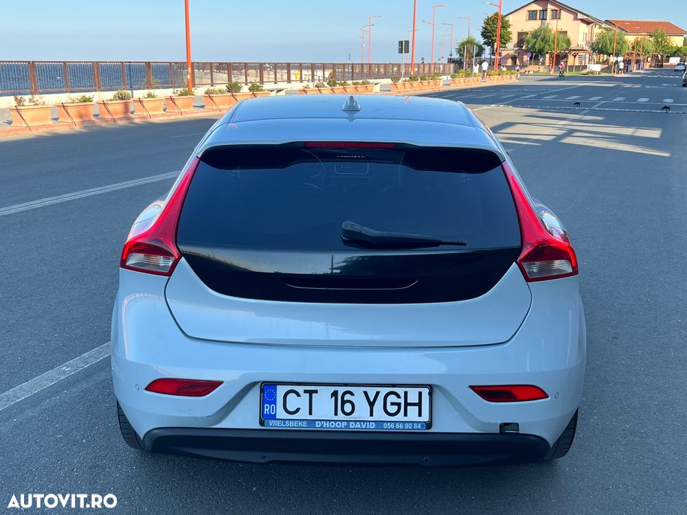Volvo V40 D2 ECO Aut. R-Design - 3