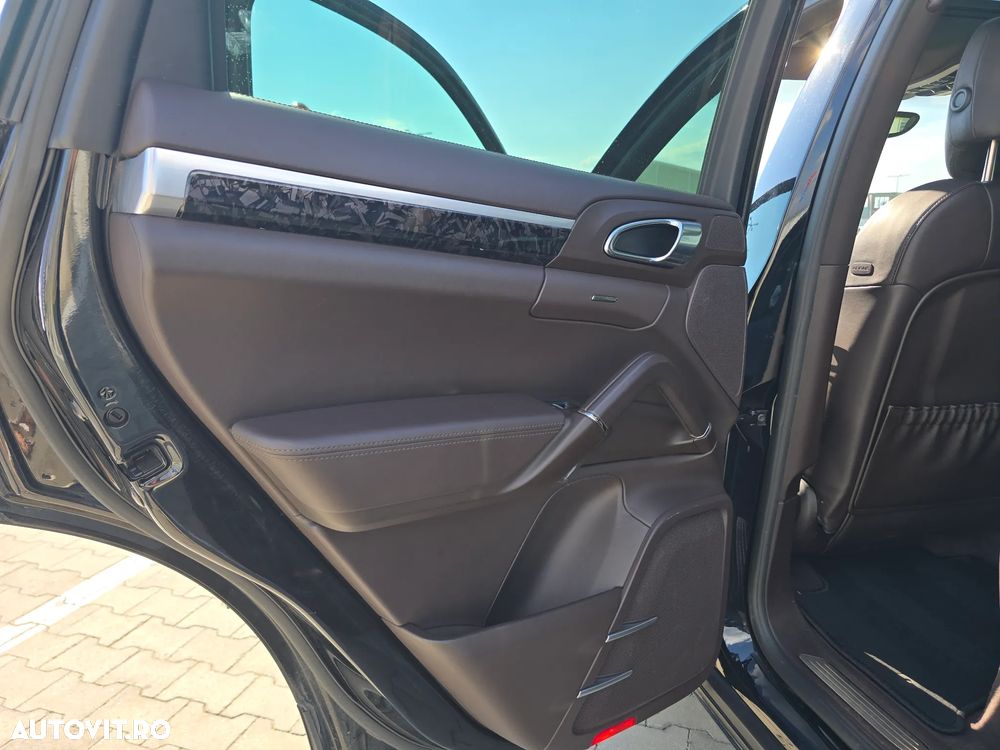 Porsche Cayenne - 16