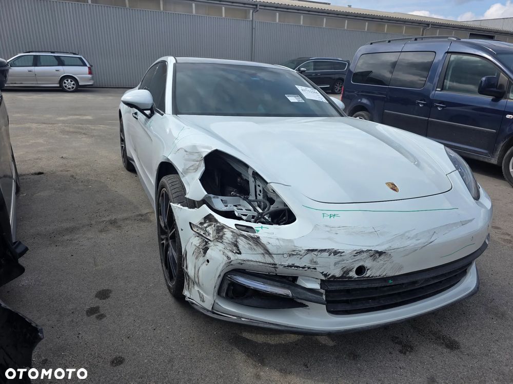 Porsche Panamera 4S Executive - 1