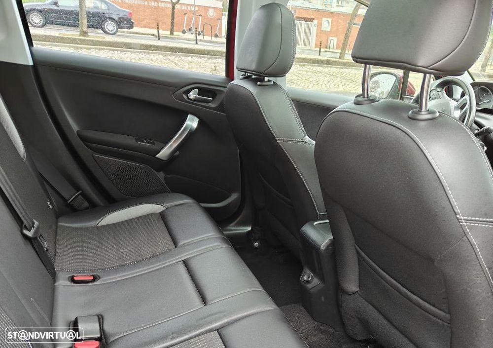 Peugeot 2008 1.2 PureTech Allure EAT6 - 5