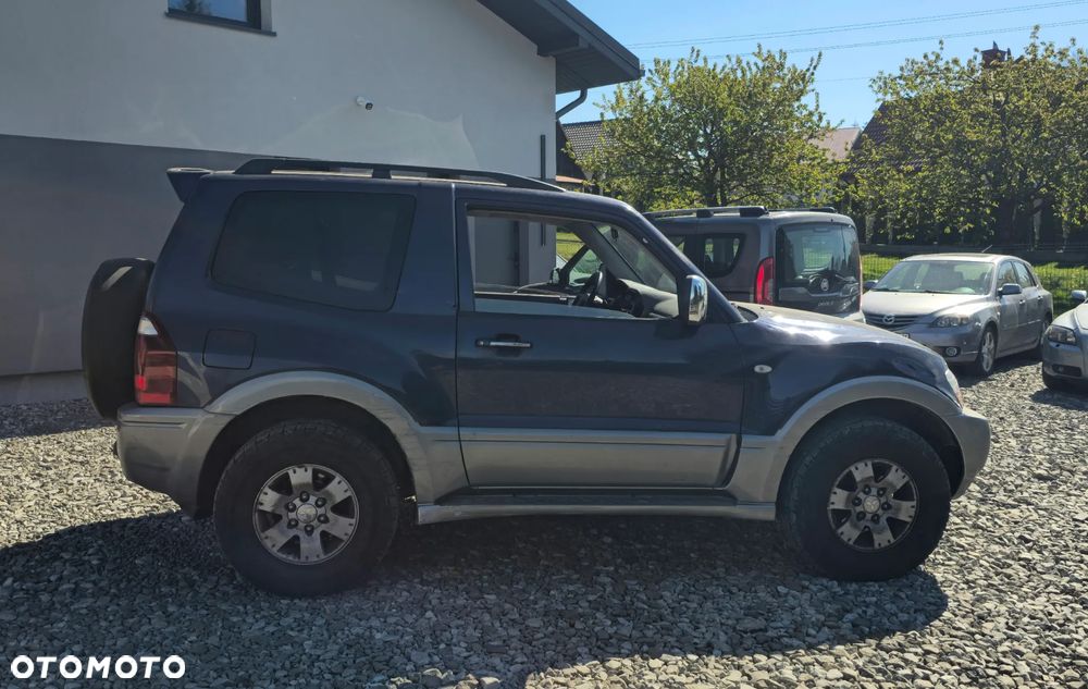Mitsubishi Pajero - 2