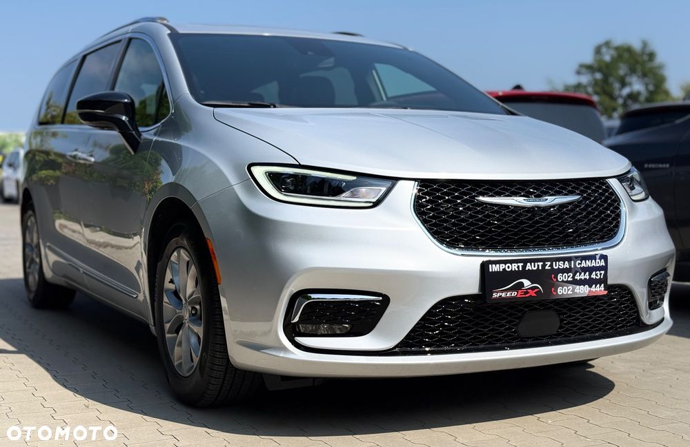 Chrysler Pacifica - 5
