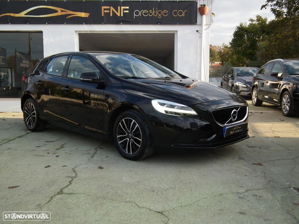 Volvo V40 2.0 D3 Momentum - 1