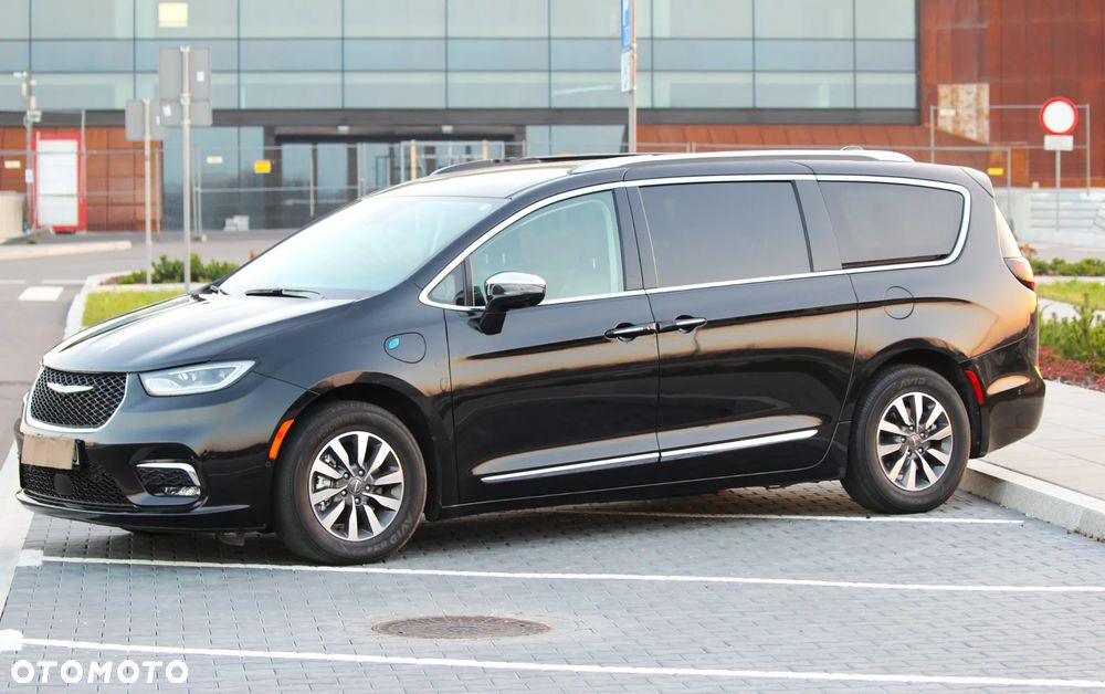 Chrysler Pacifica - 11