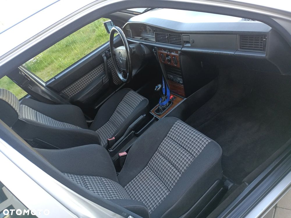 Mercedes-Benz W201 (190) - 7