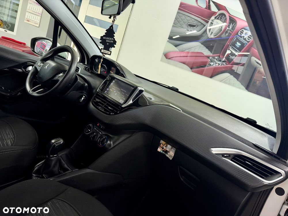 Peugeot 208 - 21
