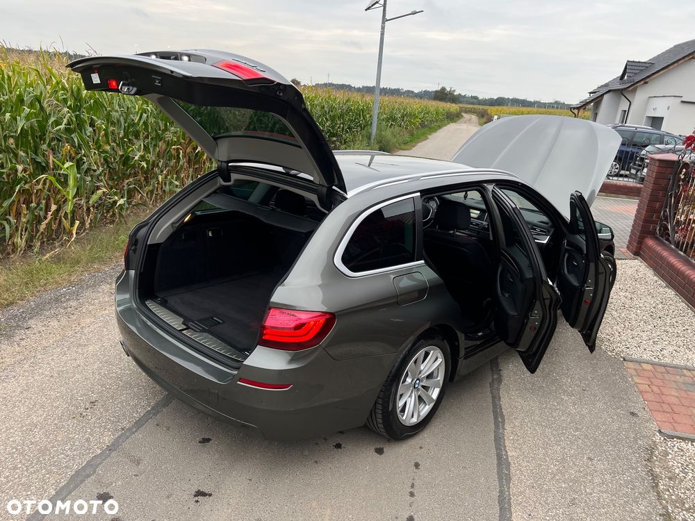 BMW Seria 5 525d Sport-Aut Modern Line - 37