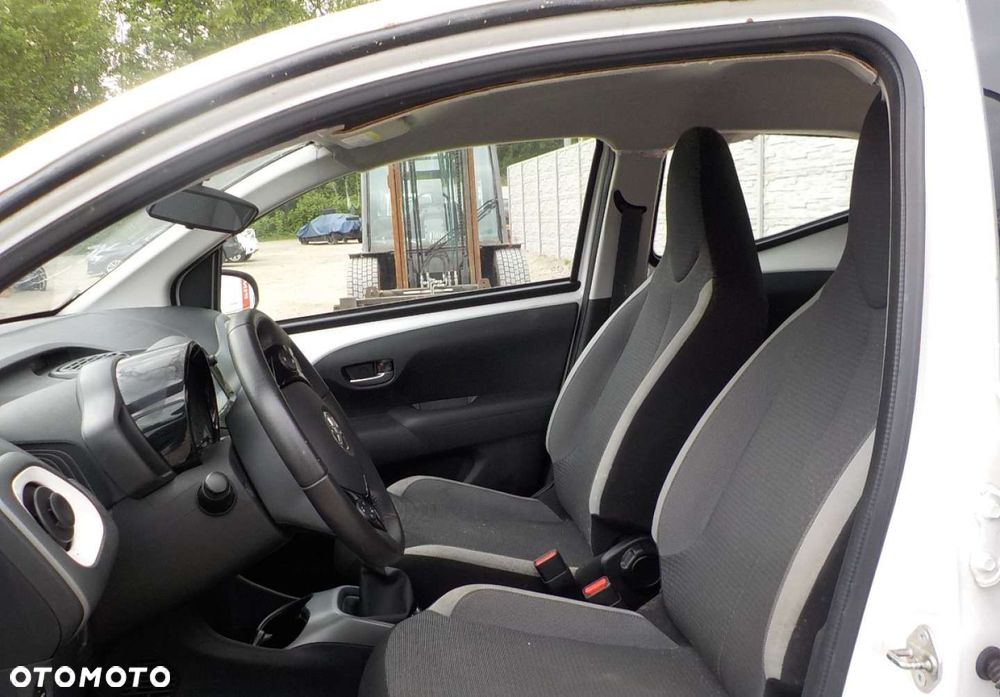Toyota Aygo x-play - 18