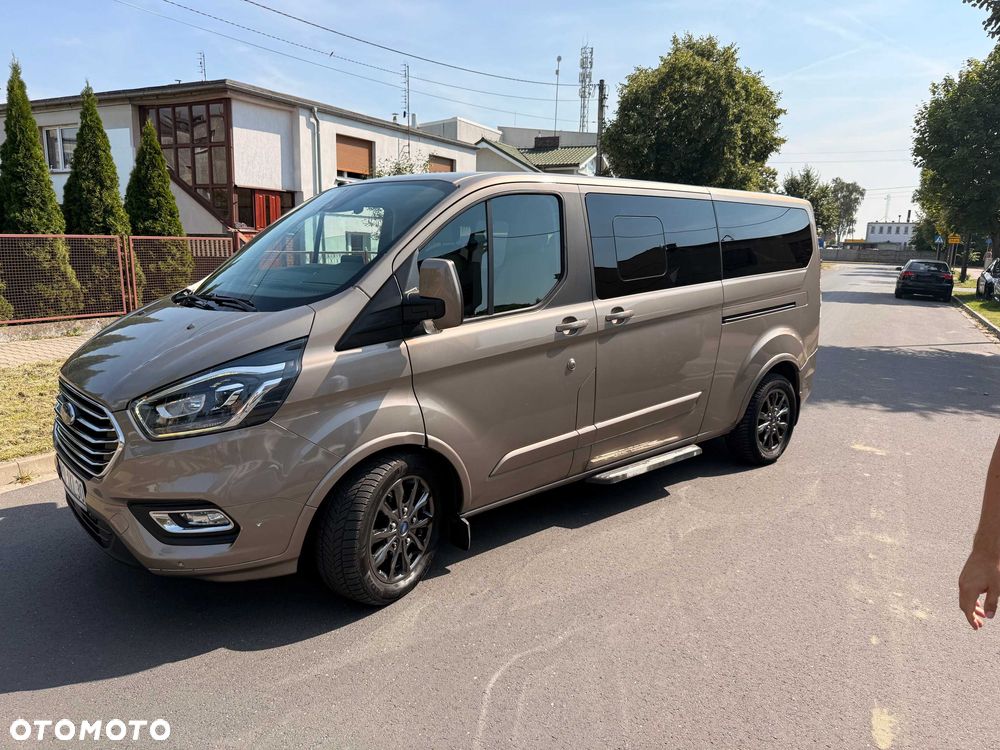 Ford Tourneo Custom - 1