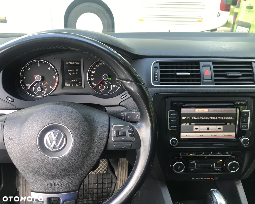 Volkswagen Jetta 1.6 TDI Highline DSG - 8