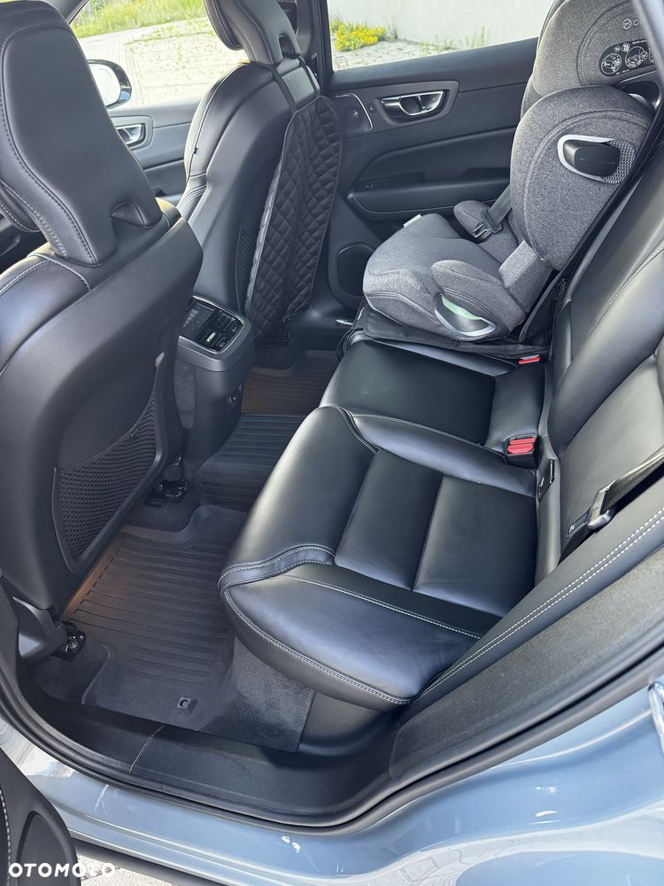 Volvo XC 60 T5 AWD R-Design - 23