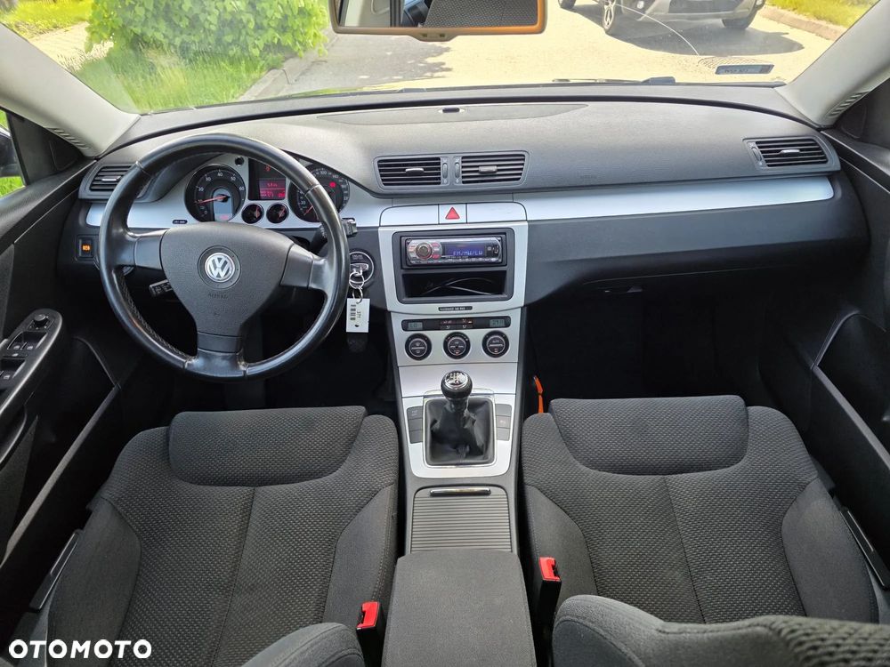 Volkswagen Passat 1.6 Comfortline - 12