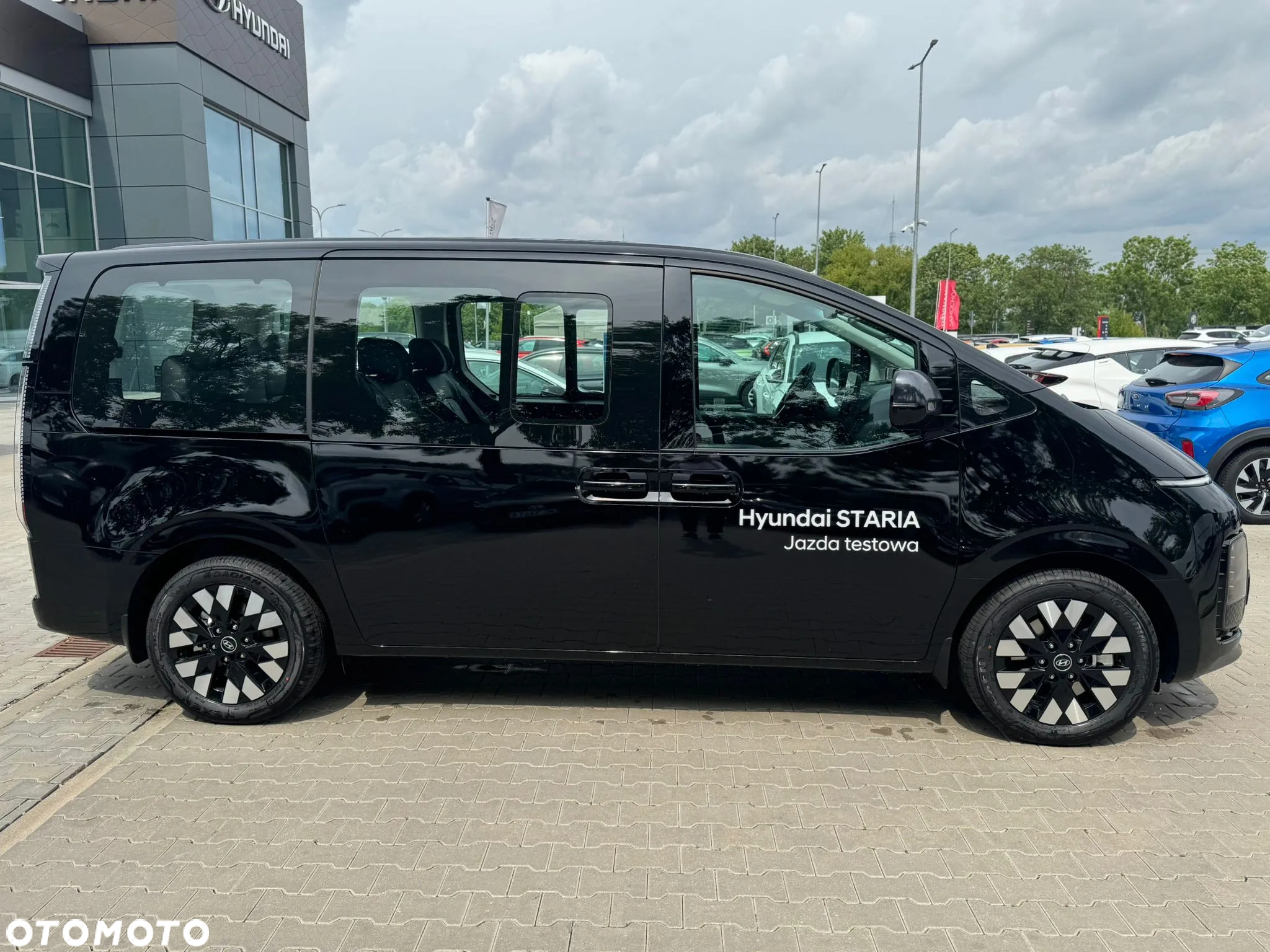 Hyundai Staria 1.6 T-GDI HEV Luxury - 4