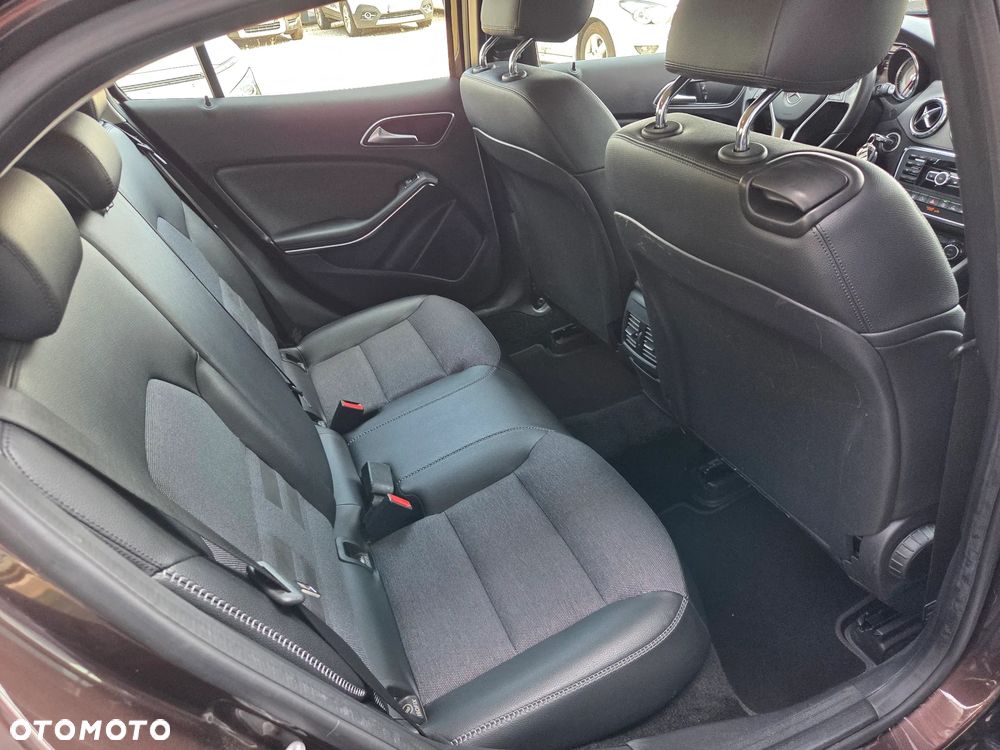 Mercedes-Benz GLA 200 7G-DCT Style - 13