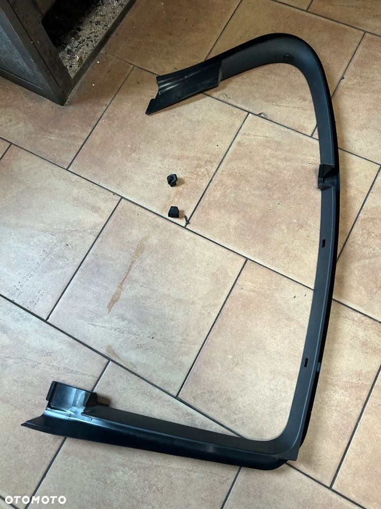 OSŁONA RAMY SZYBY DRZWI TYLNYCH PRAWYCH BMW 5 F10 7182038 - 2