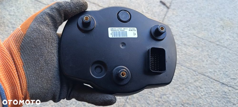 TRIUMPH SCRAMBLER 1200 LAMPA REFLEKTOR LICZNIK ZEGARY STELAŻ UCHWYTY KIERUNKOWSKAZ CHŁODNICA BAK ZBIORNIK - 23