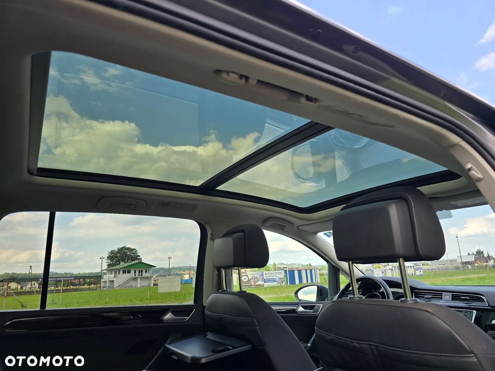 Volkswagen Touran 2.0 TDI SCR Highline - 35