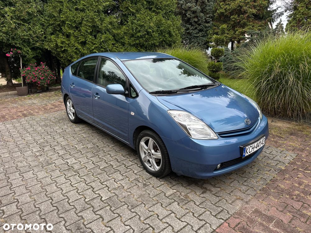 Toyota Prius (Hybrid) Executive - 14
