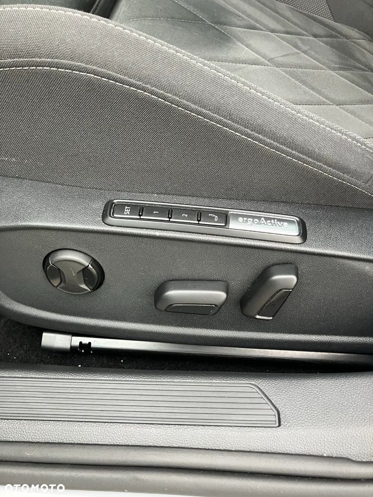 Volkswagen Golf 2.0 TDI SCR DSG Style - 16